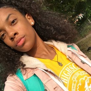 Meet your Posher, Kayla